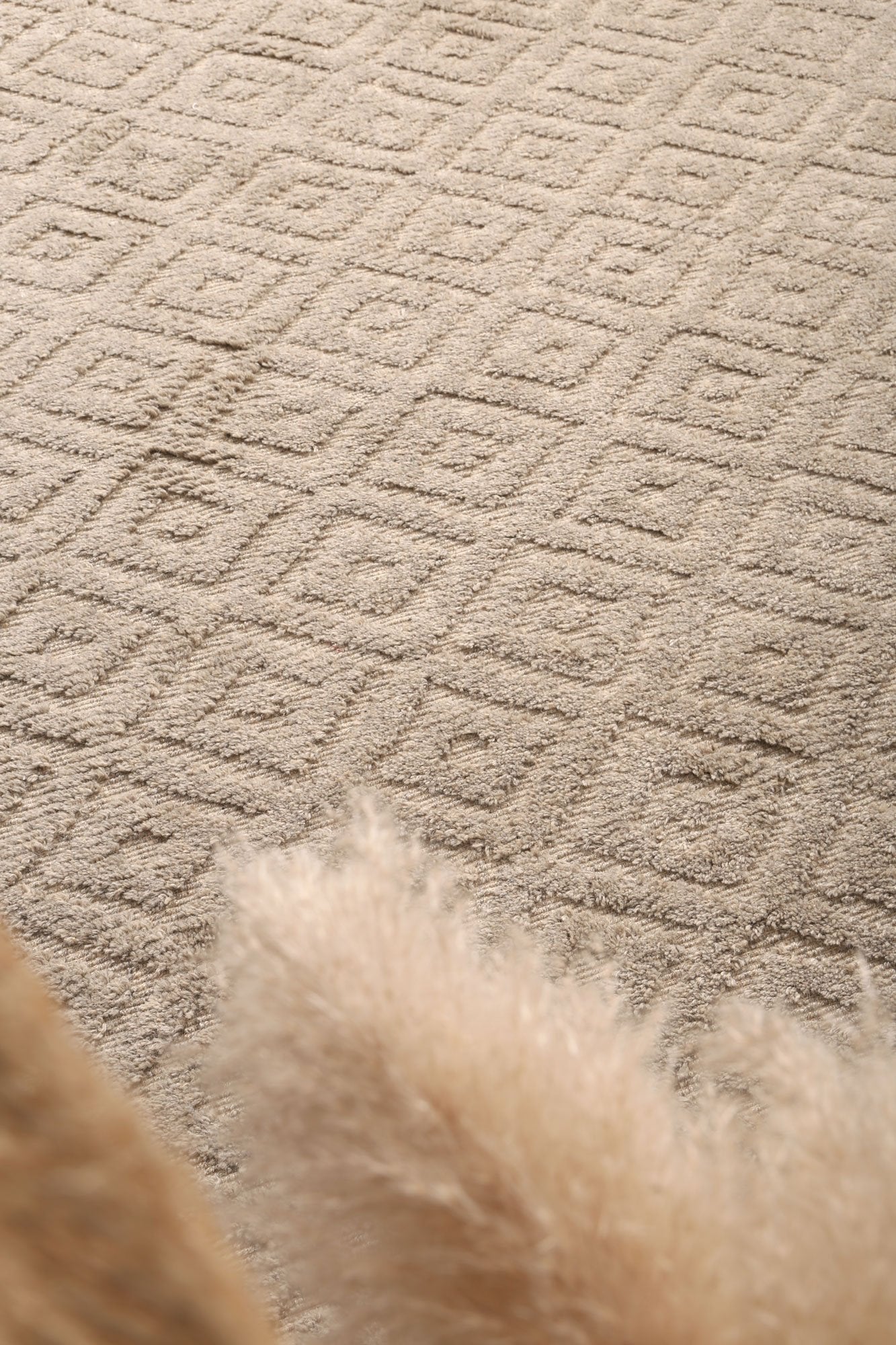 Ash Akanksha Hand-Tufted Wool-Blend Rug - Nova Rugs