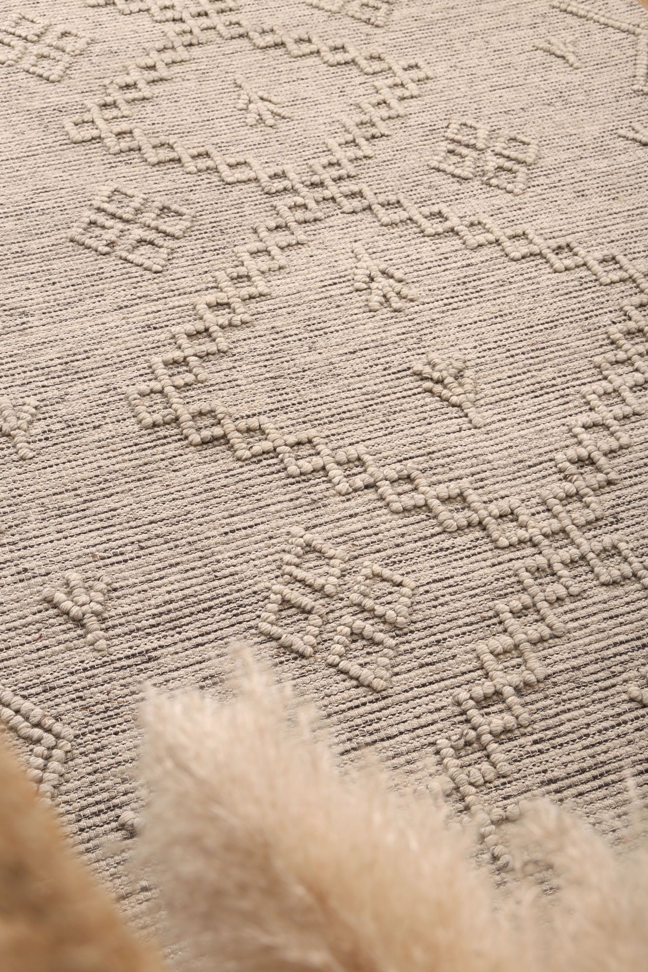 Ash Dipti Hand-Tufted Wool-Blend Rug - Nova Rugs