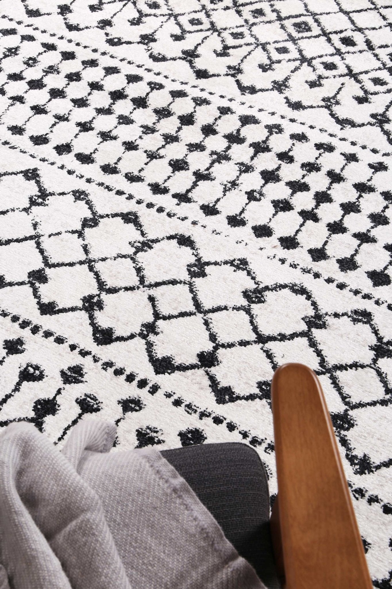 Black & Grey Bergen Nesrin Power Loomed Rug - Nova Rugs