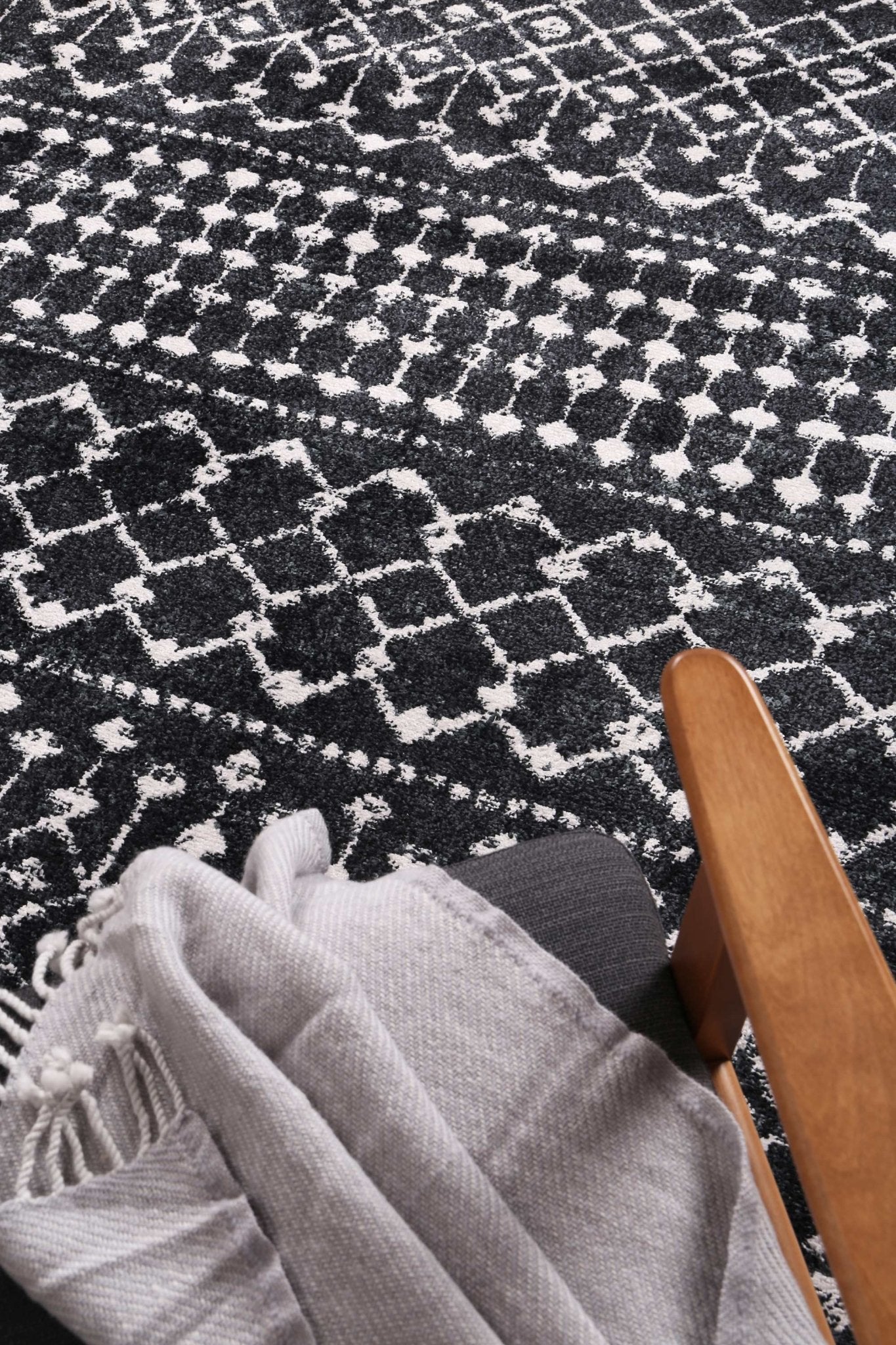 Black & Light Grey Bergen Reis Power Loomed Rug - Nova Rugs