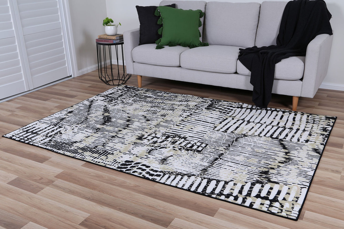 Black Patterned Power Loomed Rug - Nova Rugs