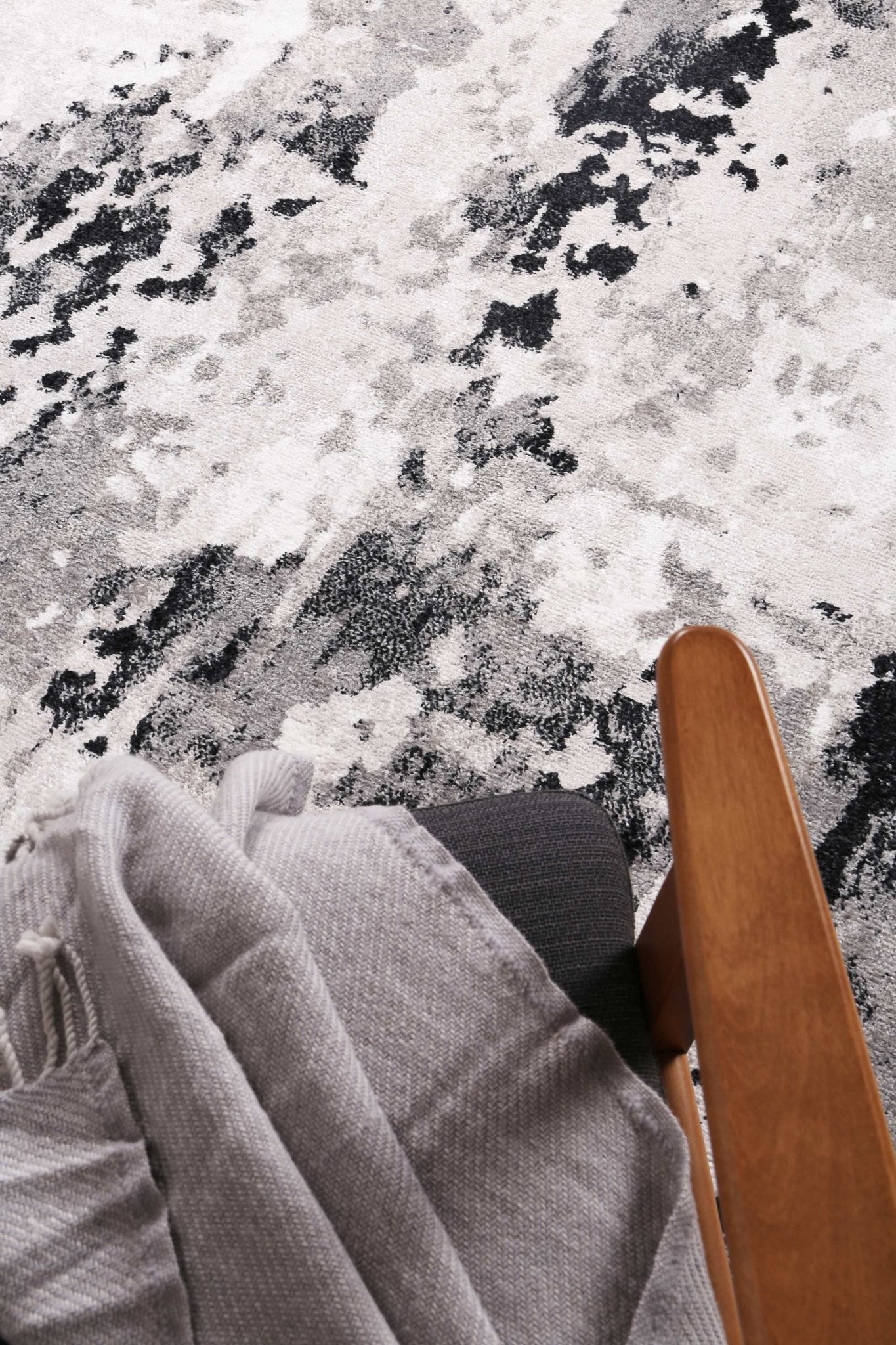 Ermina Modern Abstract Grey Black Rug - Nova Rugs