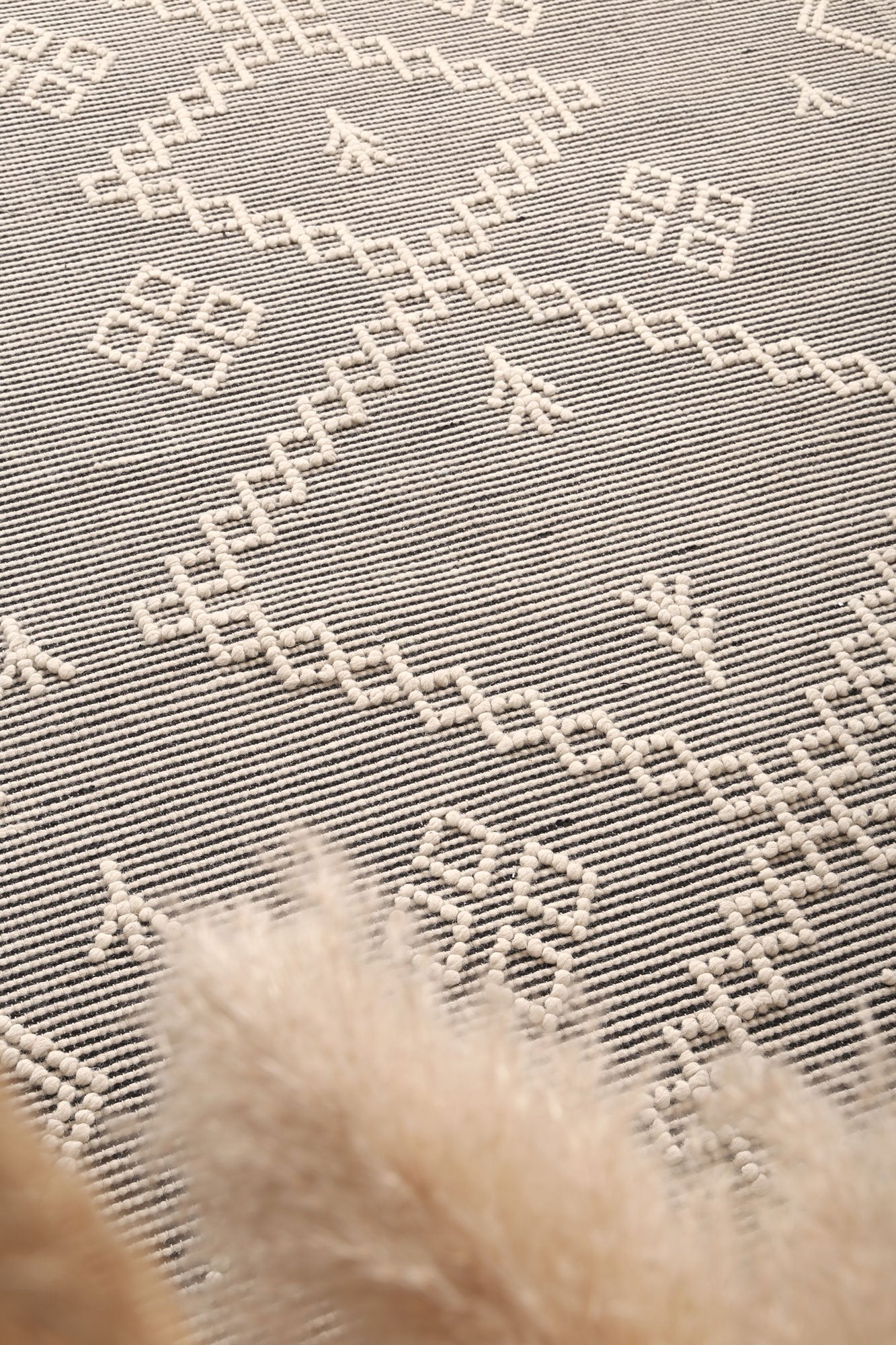 Grey & Cream Dipti Hand-Tufted Wool-Blend Rug - Nova Rugs