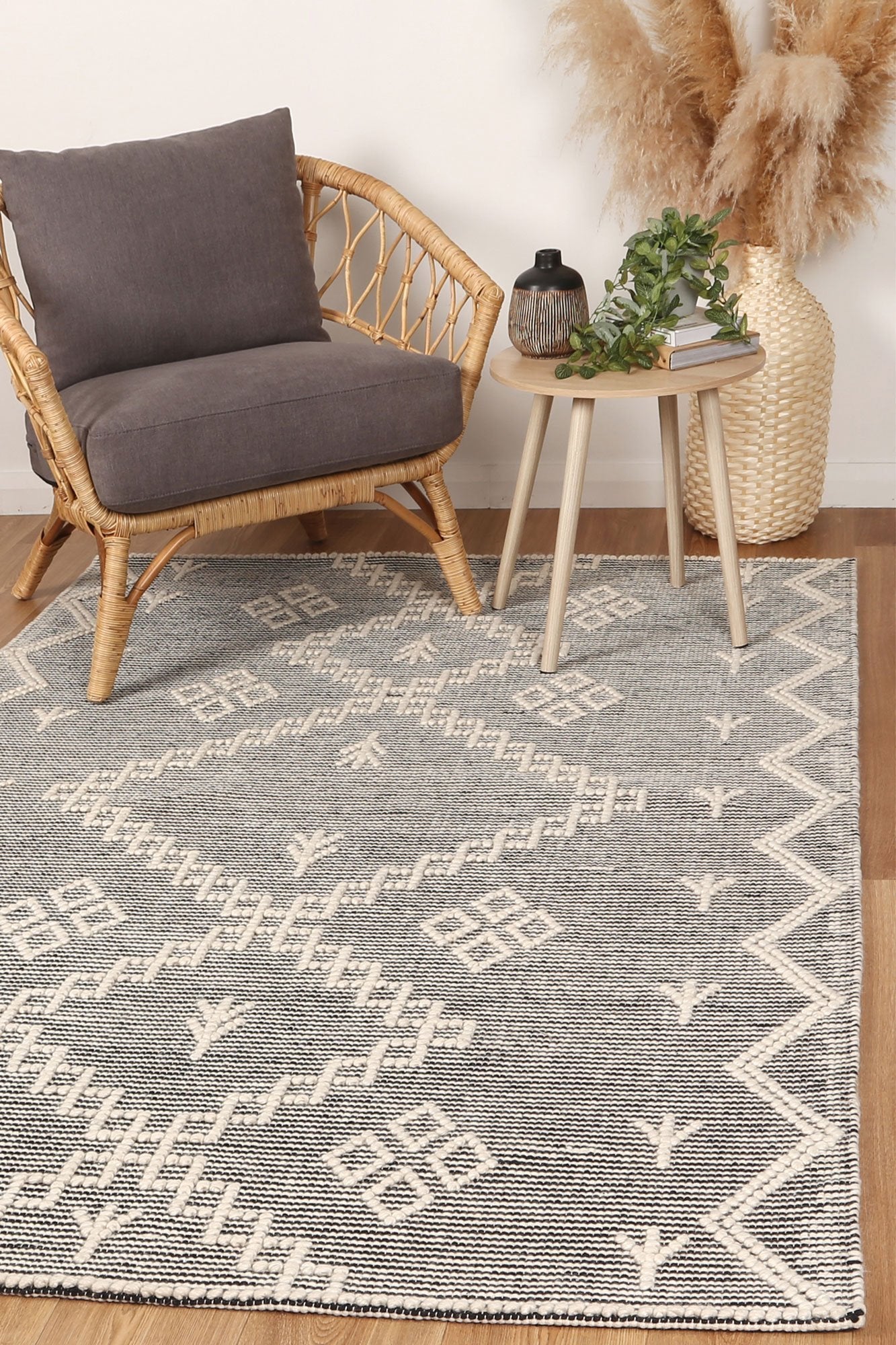 Grey & Cream Dipti Hand-Tufted Wool-Blend Rug - Nova Rugs