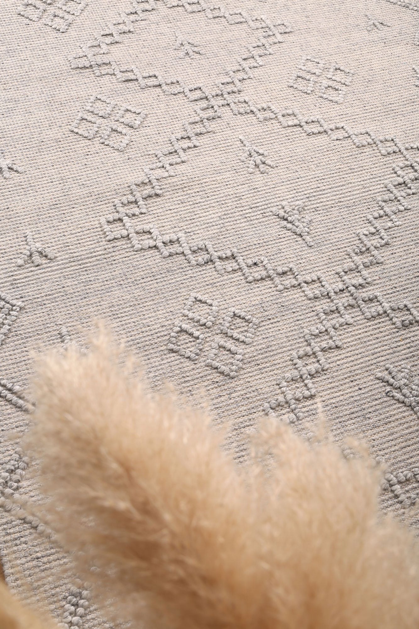 Grey Dipti Hand-Tufted Wool-Blend Rug - Nova Rugs