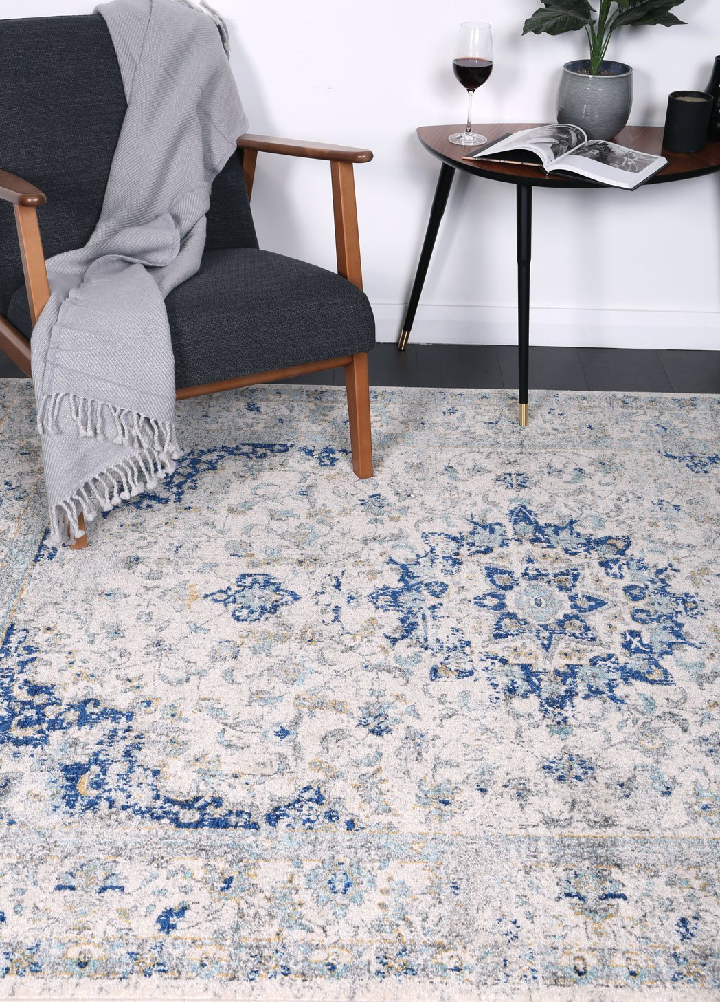 Grey & Navy Blue Delicate Traditional Rug - Nova Rugs