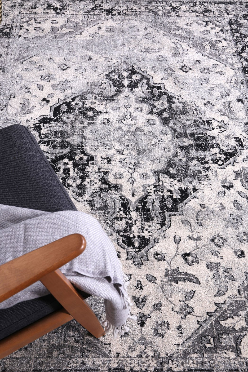 Grey & White Delicate Traditional Rug - Nova Rugs