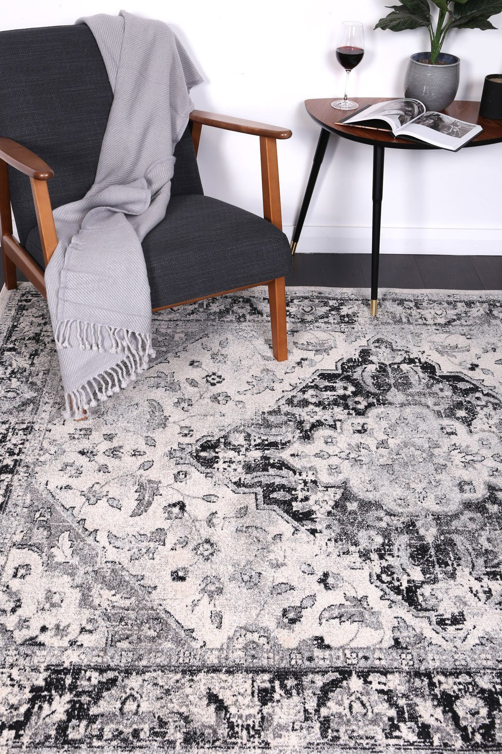 Grey & White Delicate Traditional Rug - Nova Rugs