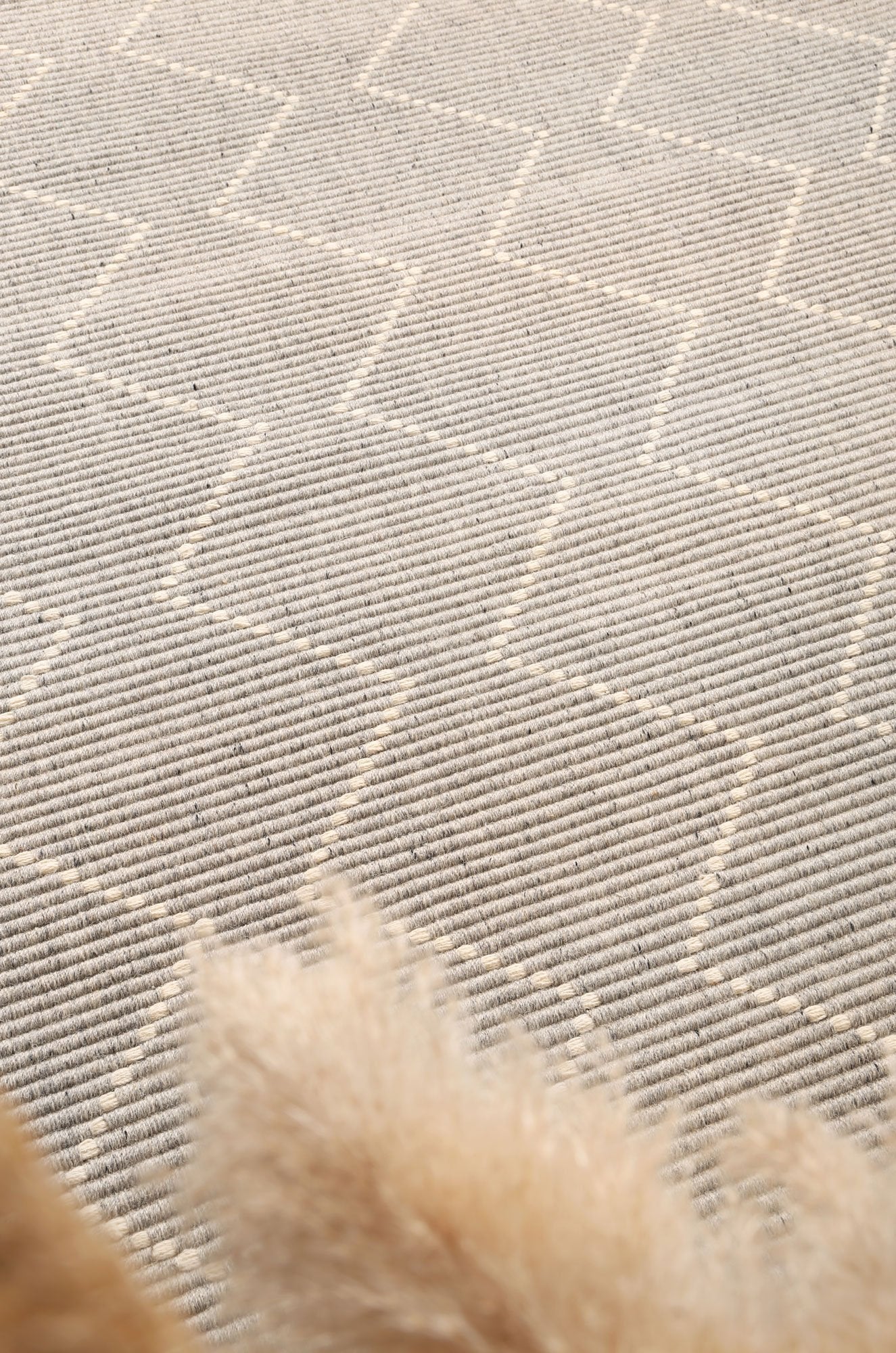 Leilani Diamond Tassel Grey Rug - Nova Rugs