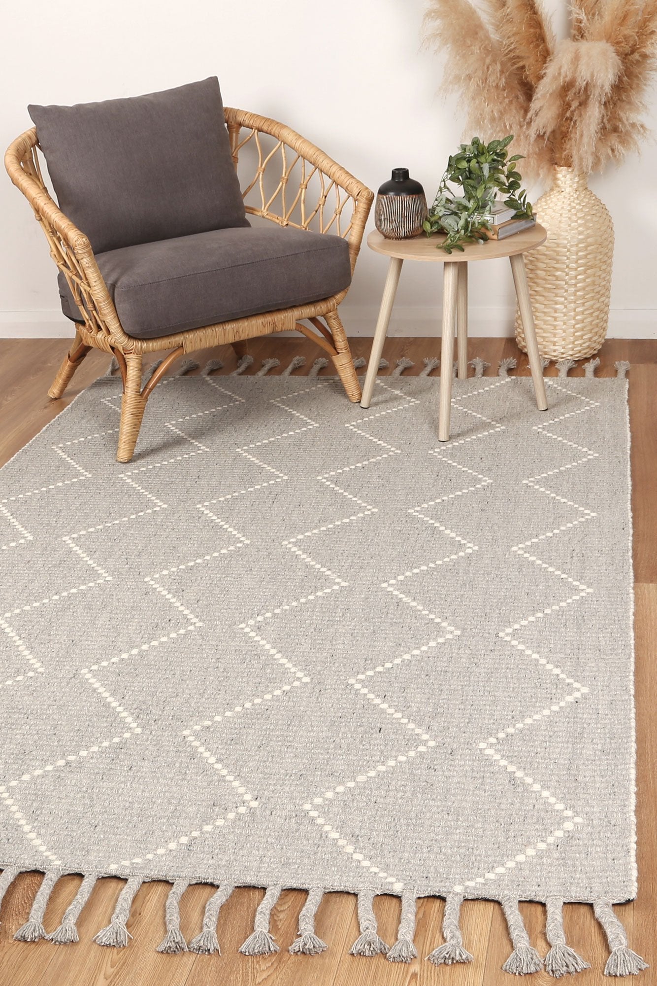 Leilani Diamond Tassel Grey Rug - Nova Rugs
