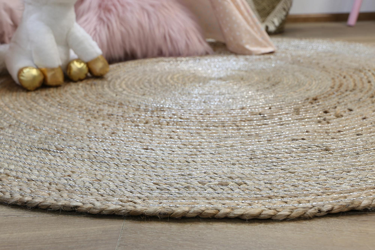 Zari Jute Round Rug, Silver - Nova Rugs