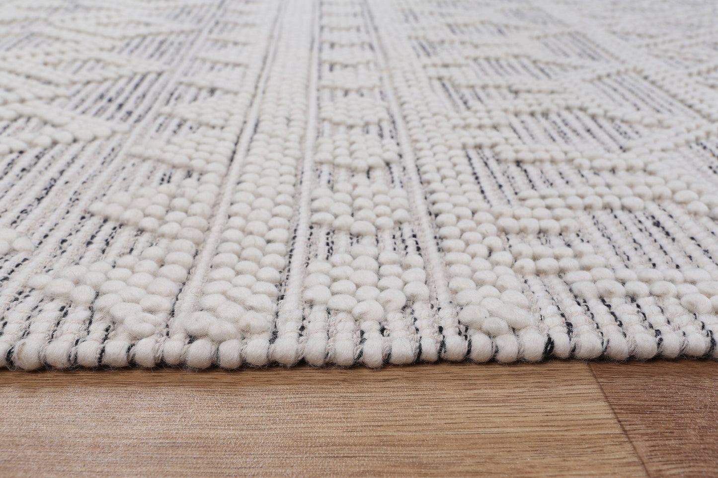 Perla Mia White & Black Rug