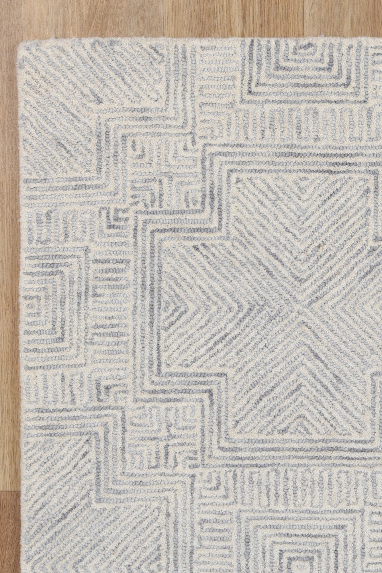 Posy Labyrinth  09B Grey Wool Rug