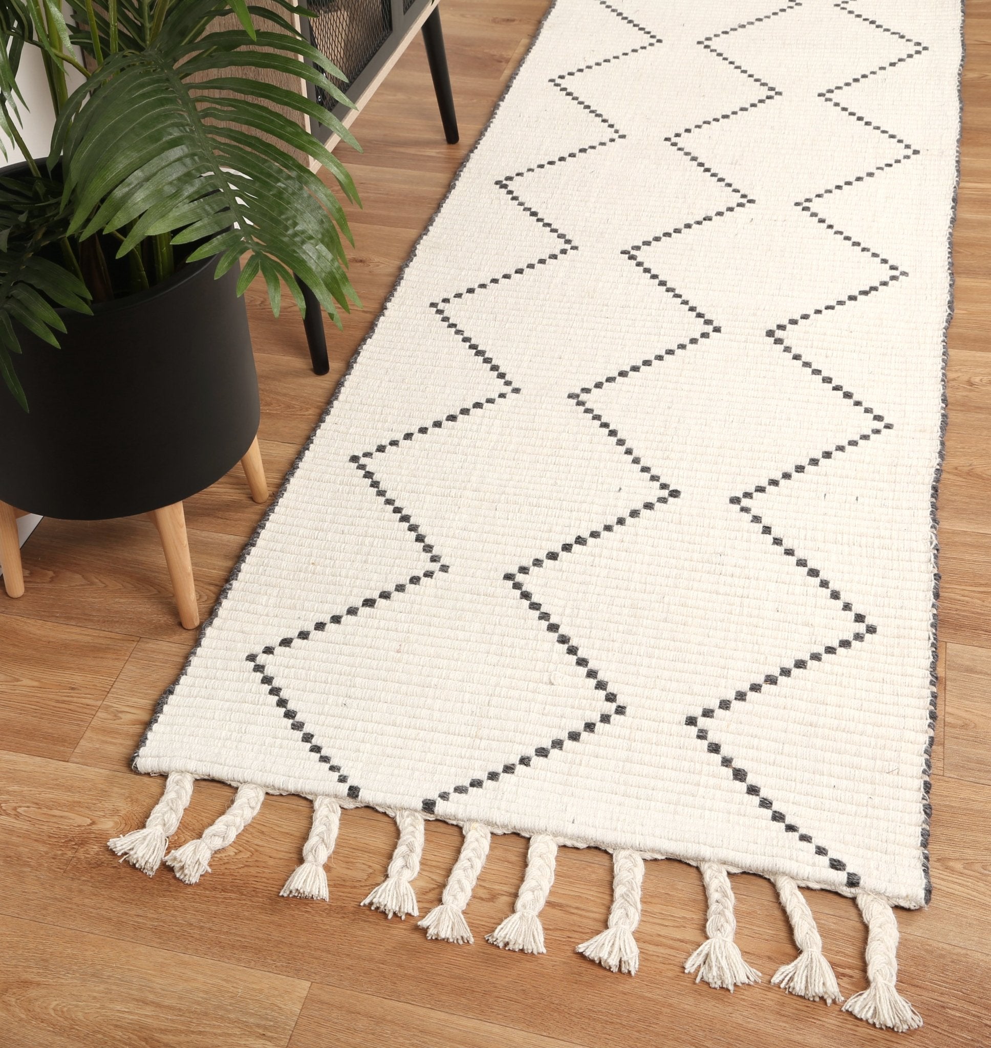 Leilani Diamond Tassel Cream Rug - Nova Rugs